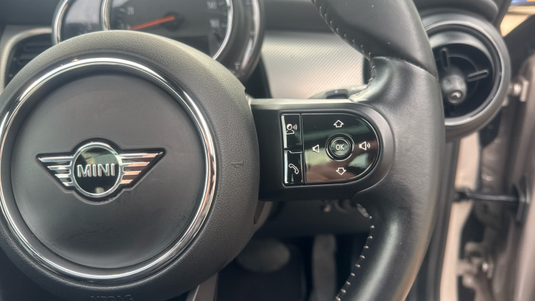 MINI Hatchback 1.5 Cooper Exclusive 3dr Auto Petrol Hatchback